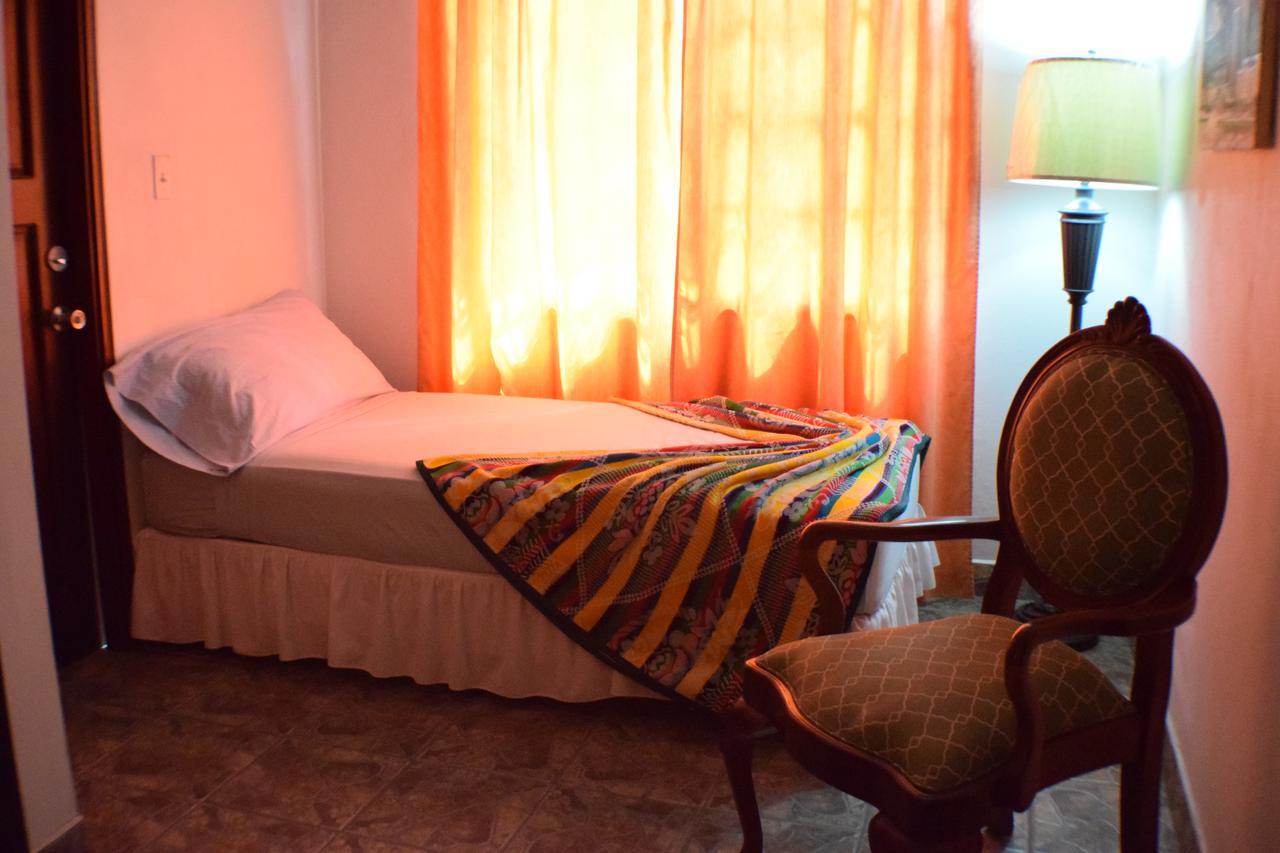 Martha'S Guesthouse San Ignacio Room photo