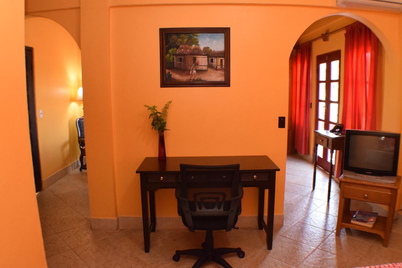 Martha'S Guesthouse San Ignacio Room photo